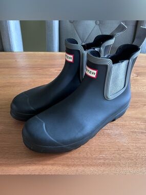 Hunter Chelsea Boots in Black with Gray Trim Size 10